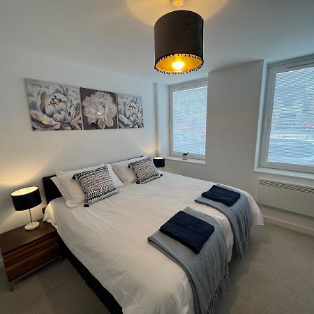 Modern 2 Bedroom Apt Sleeps 6 - Near Gloucester Exteriör bild