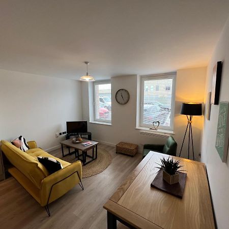 Modern 2 Bedroom Apt Sleeps 6 - Near Gloucester Exteriör bild