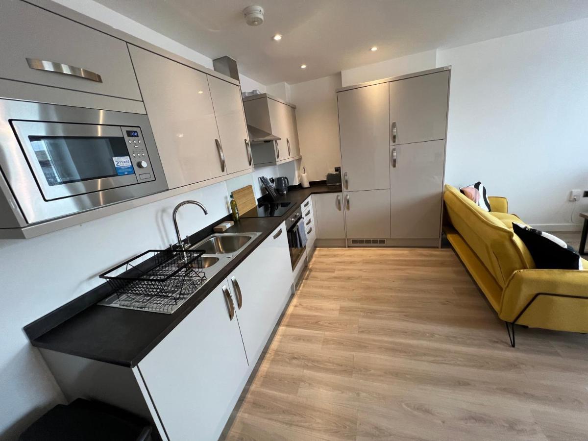 Modern 2 Bedroom Apt Sleeps 6 - Near Gloucester Exteriör bild