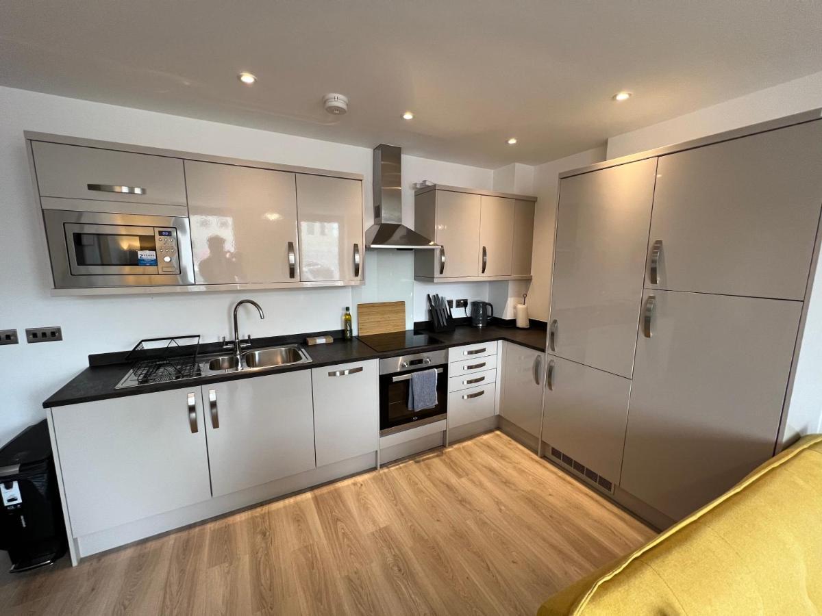 Modern 2 Bedroom Apt Sleeps 6 - Near Gloucester Exteriör bild