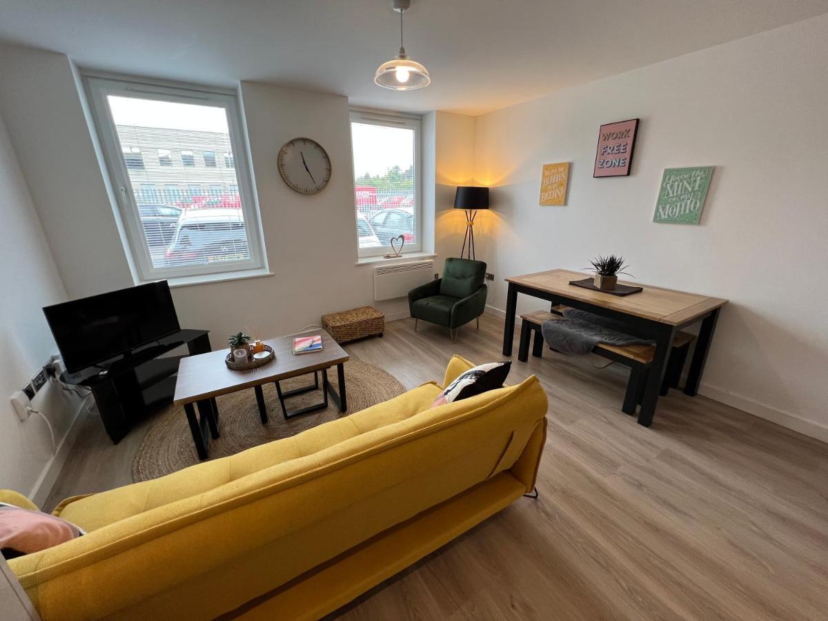Modern 2 Bedroom Apt Sleeps 6 - Near Gloucester Exteriör bild