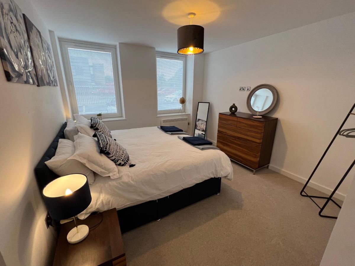 Modern 2 Bedroom Apt Sleeps 6 - Near Gloucester Exteriör bild