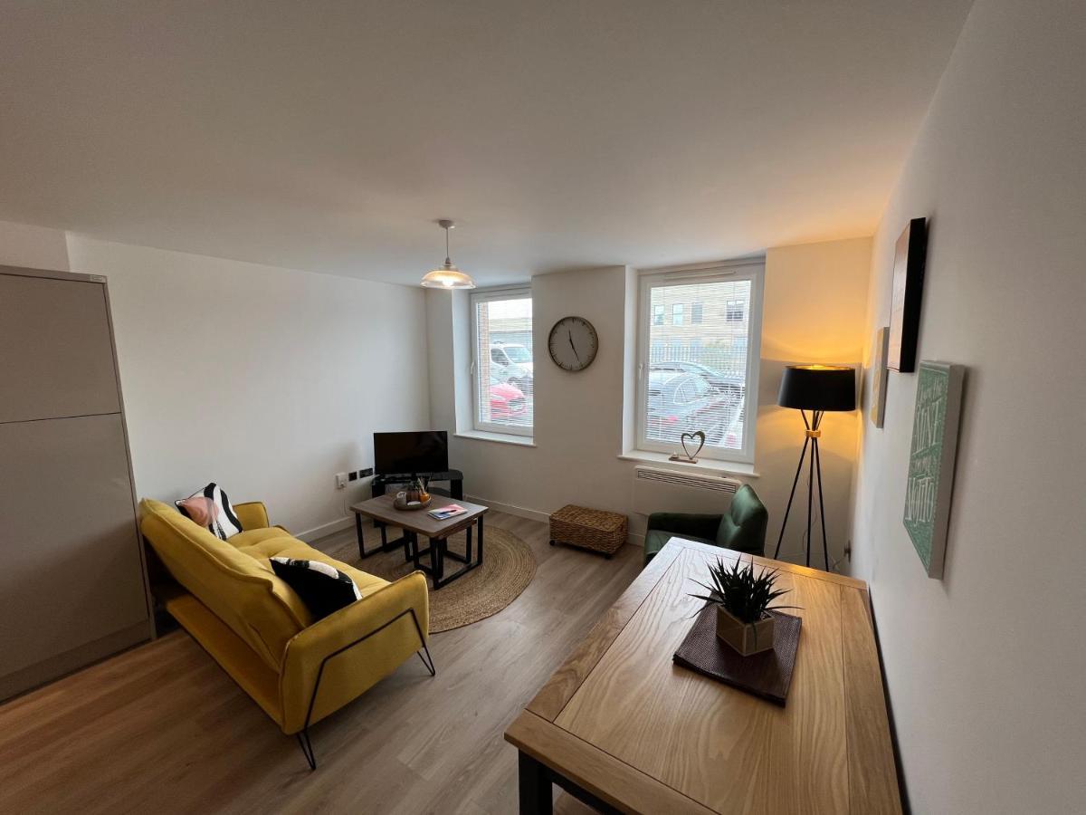Modern 2 Bedroom Apt Sleeps 6 - Near Gloucester Exteriör bild