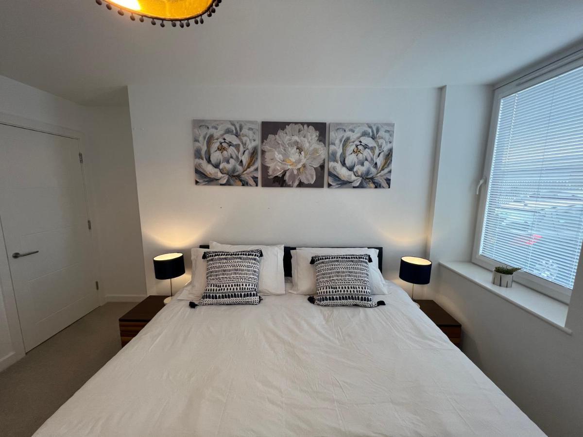 Modern 2 Bedroom Apt Sleeps 6 - Near Gloucester Exteriör bild